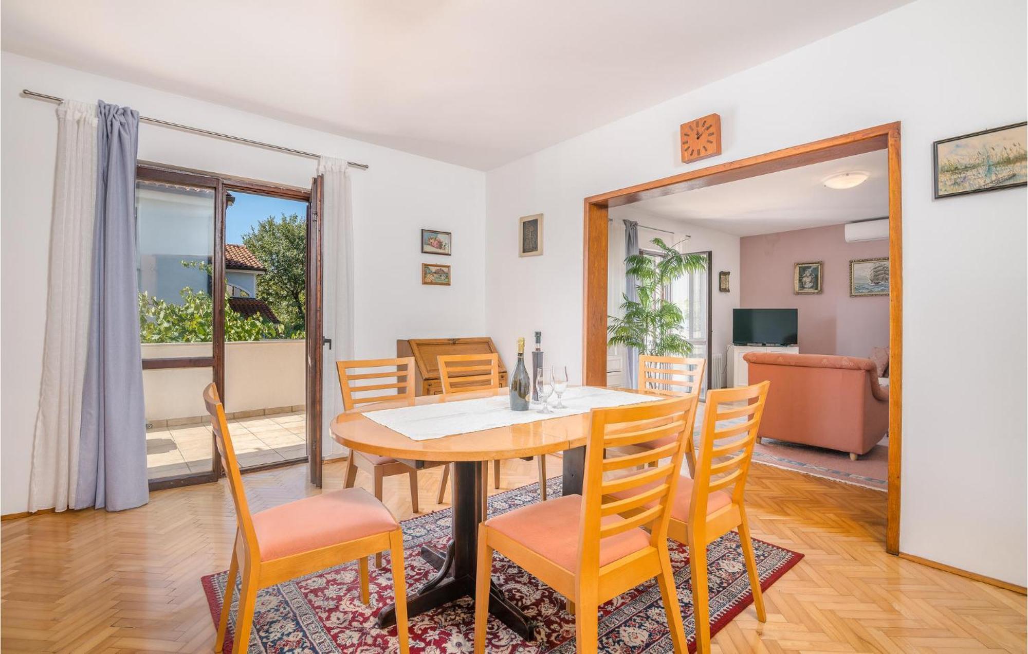 Stunning Apartment In Malinska With Kitchen Eksteriør bilde